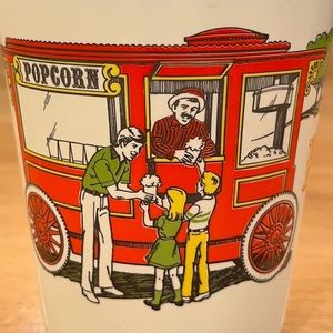 Vintage plastic popcorn-cup with perfect condition screen-printed graphics